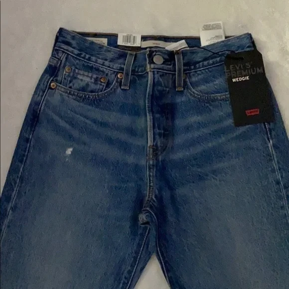 Premium Wedgie Icon Levi Jeans​